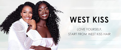 Banner promocional da West Kiss Hair com duas mulheres sorridentes exibindo cabelos longos, volumosos e encaracolados. À direita, o logótipo da marca com a frase 'Love yourself, start from West Kiss Hair' sobre um fundo limpo e moderno.